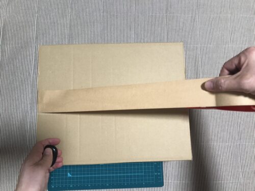ガムテープを貼る