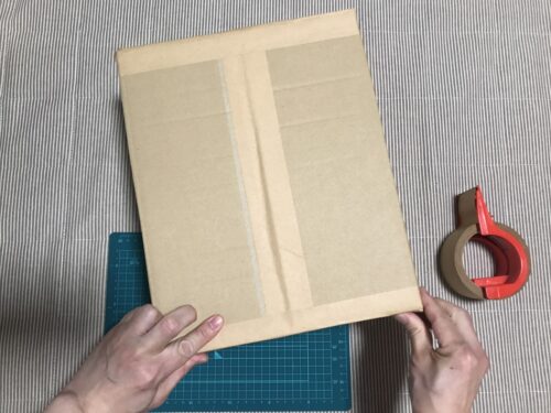 側面にもテープを貼る