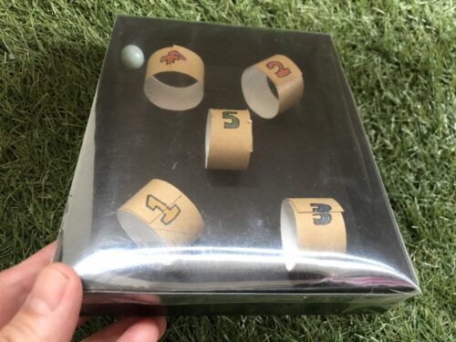 小さい箱のトンネルコロコロゲーム
