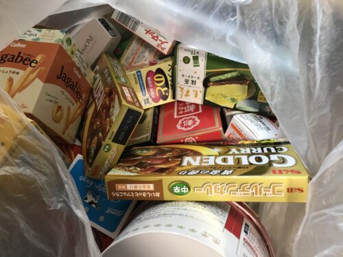 工作用にお菓子の小さい箱や、薬の箱を集めておくといいよ。