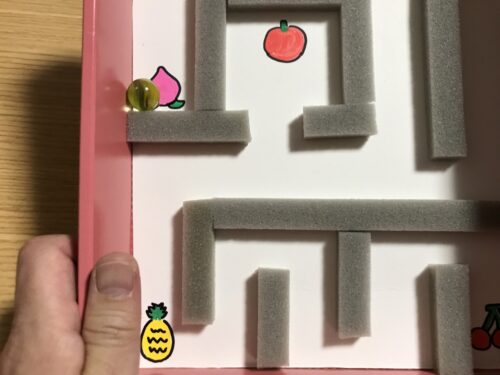ビー玉で桃を取る