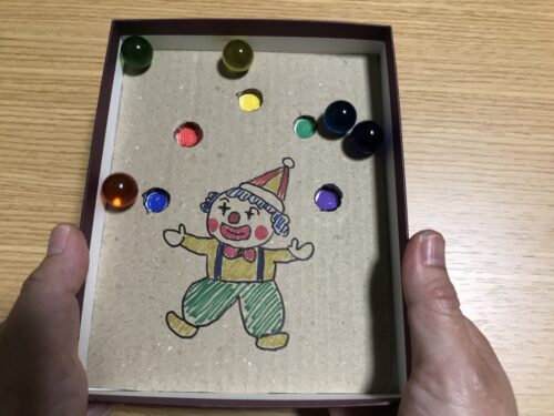 ビー玉コロコロ穴埋めゲームを遊ぶ