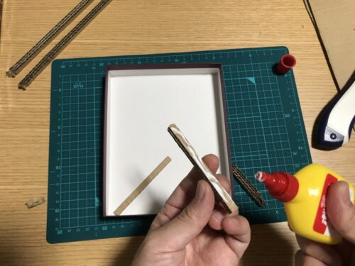 三角になるように貼り付ける