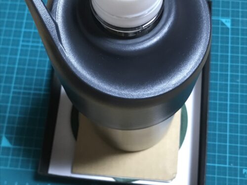 重しを乗せてくっつける