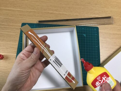 板にボンド