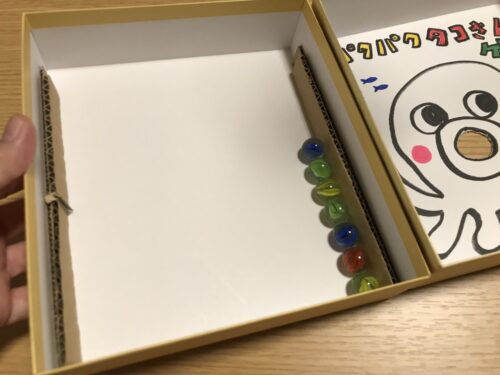 空き箱の左右に段ボール板