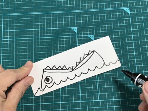 口を開けている魚の絵
