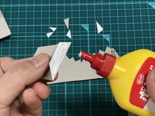 のりしろにボンドを付ける