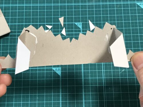 もう片方のパーツも貼る